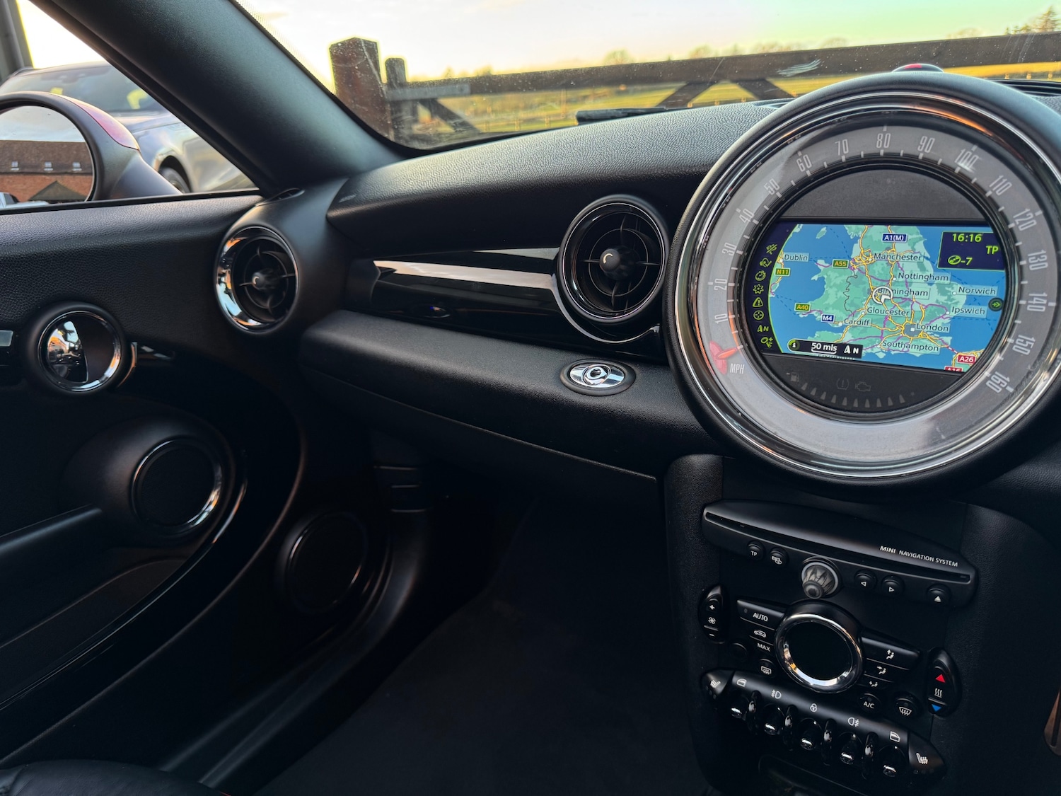 Used MINI Roadster 2015 for sale - 77354077: Photo 5