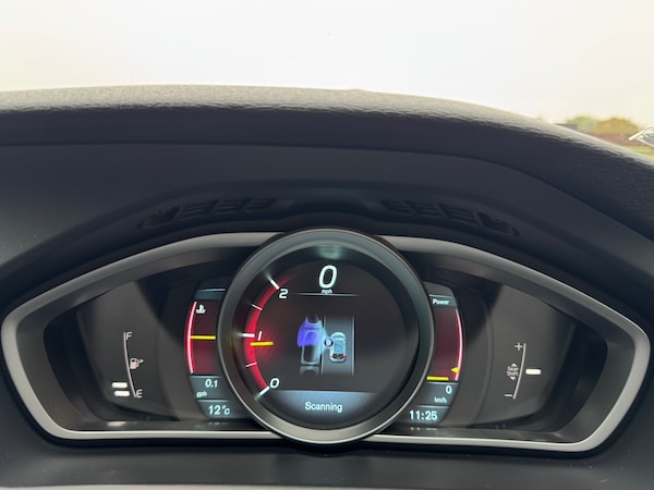 Used Volvo V40 2014 for sale - 76268670: Photo 16