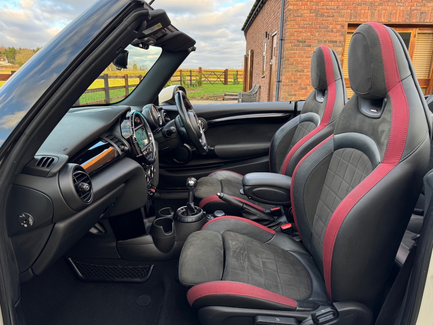 Used MINI Convertible 2016 for sale - 77049303: Photo 2