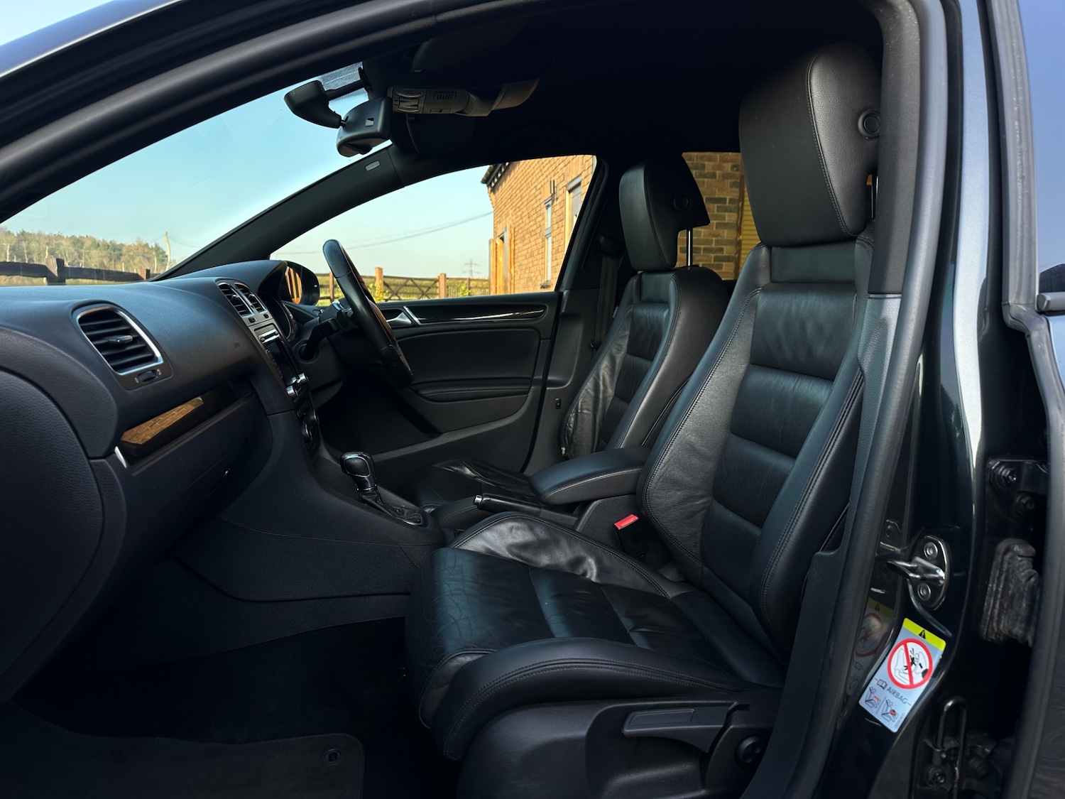 Used Volkswagen Golf 2011 for sale - 77749401: Photo 2