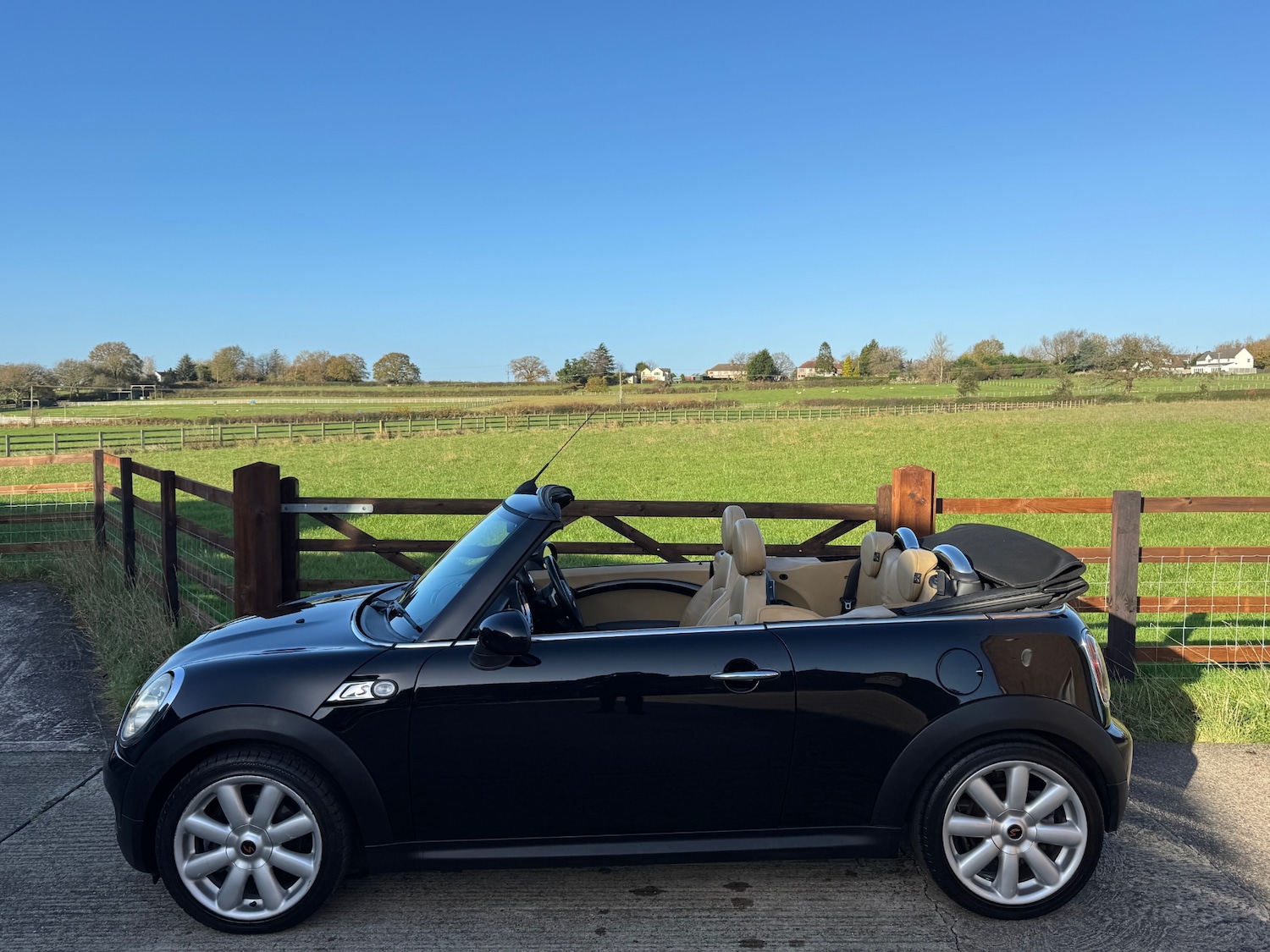 Used MINI Convertible 2009 for sale - 76599986: Photo 11