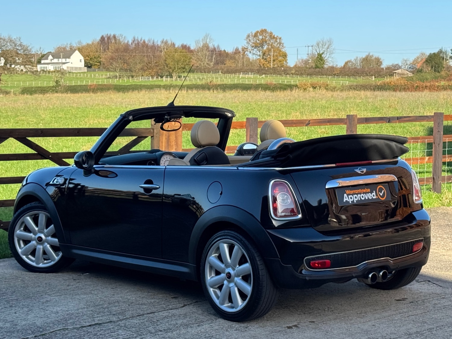 Used MINI Convertible 2009 for sale - 76599986: Photo 12