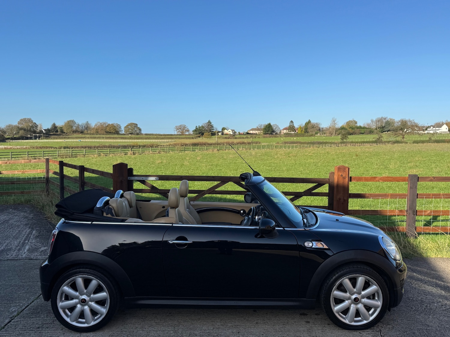 Used MINI Convertible 2009 for sale - 76599986: Photo 15