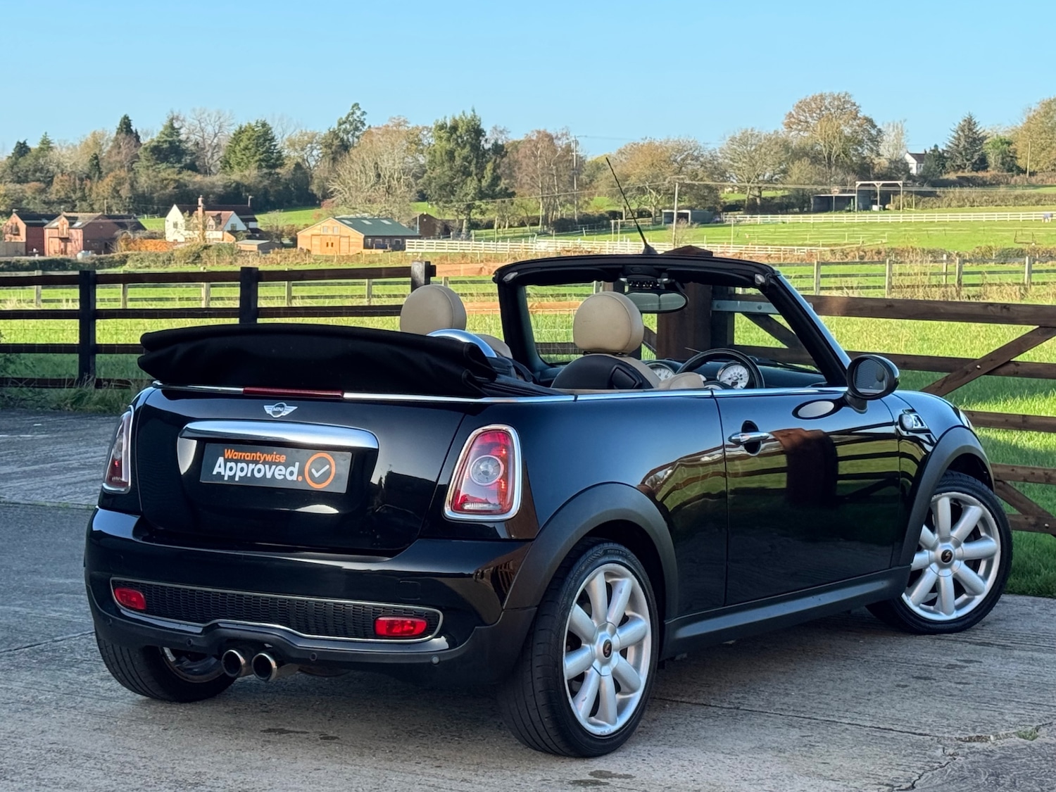 Used MINI Convertible 2009 for sale - 76599986: Photo 16