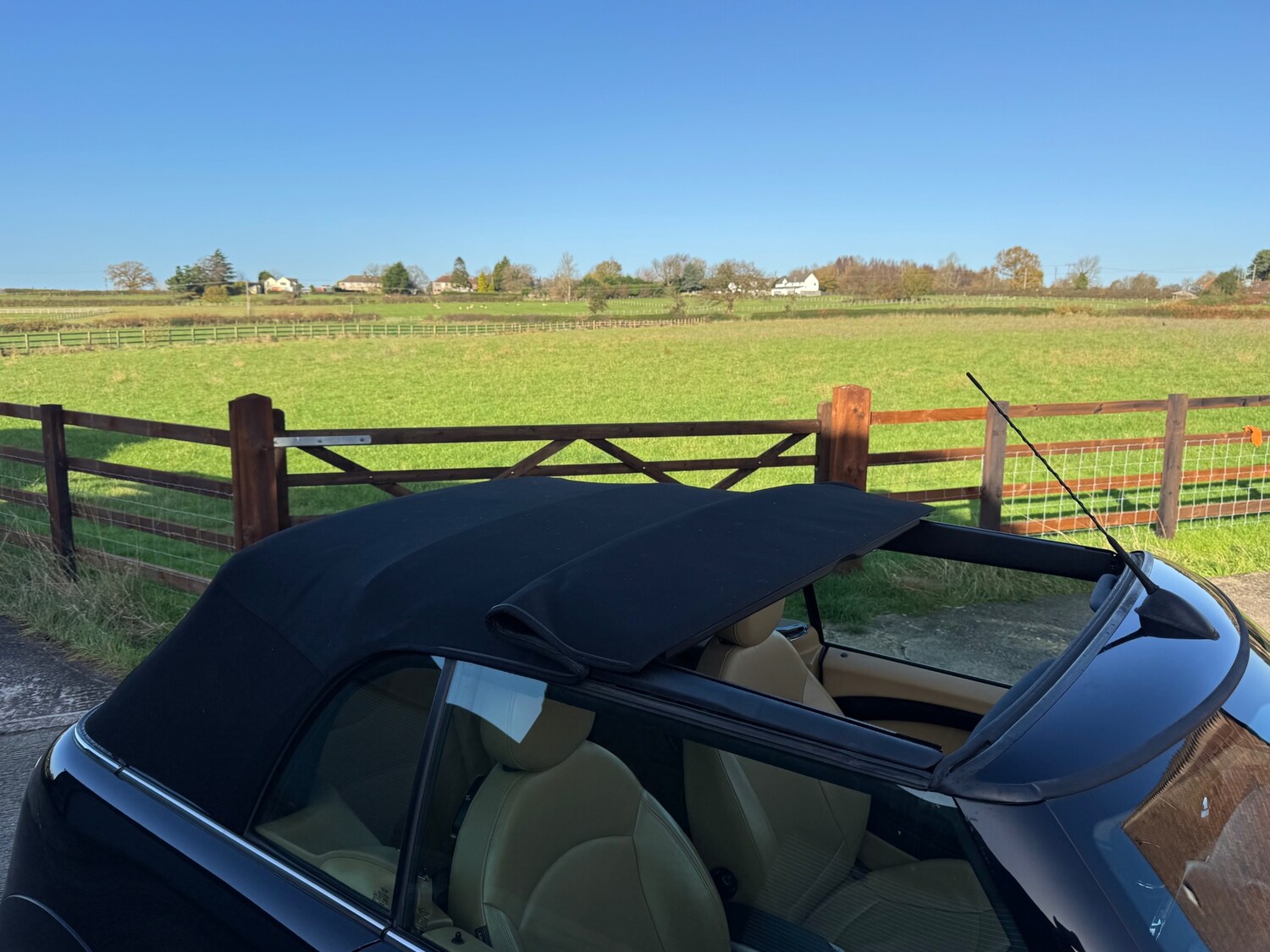 Used MINI Convertible 2009 for sale - 76599986: Photo 19