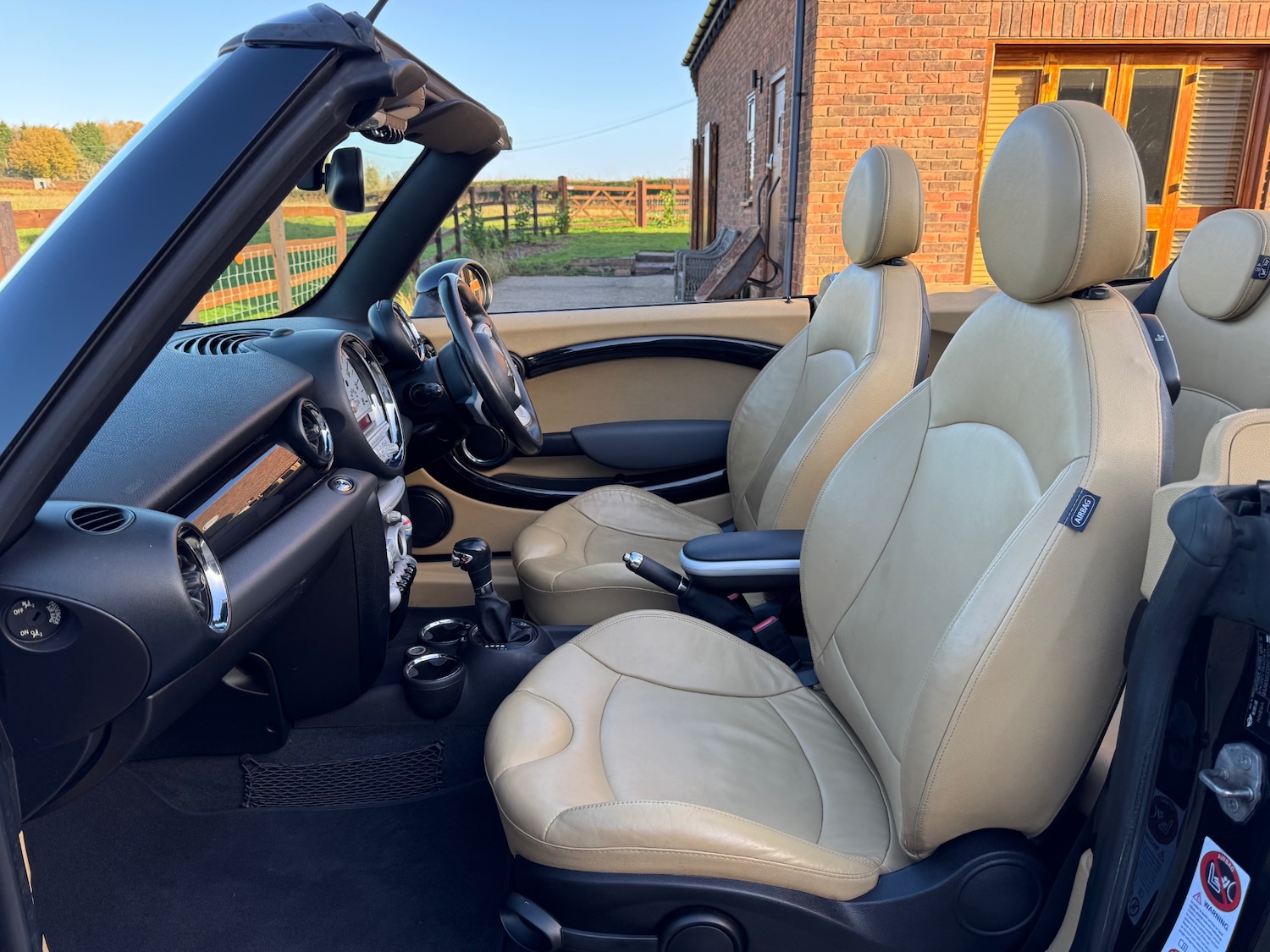 Used MINI Convertible 2009 for sale - 76599986: Photo 2