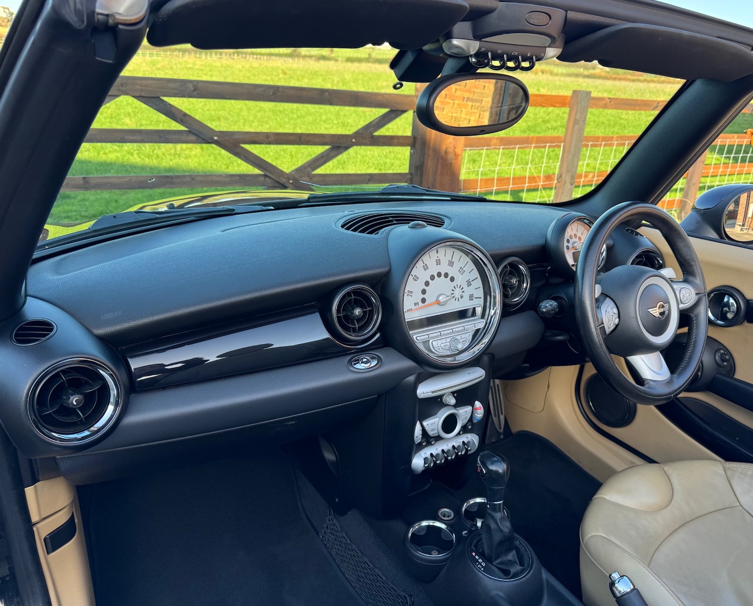 Used MINI Convertible 2009 for sale - 76599986: Photo 4