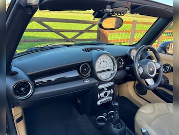 Used MINI Convertible 2009 for sale - 76599986: Photo