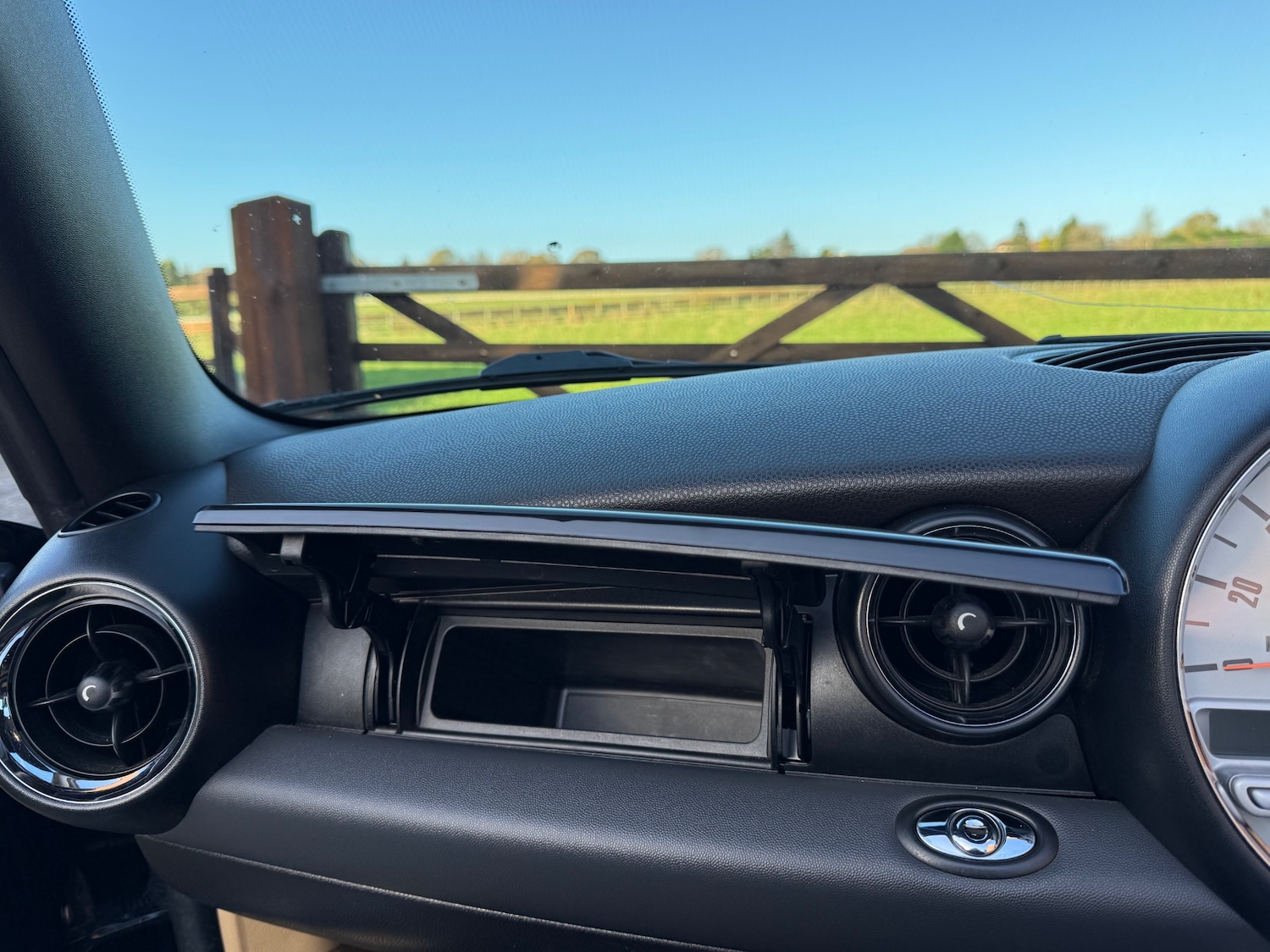 Used MINI Convertible 2009 for sale - 76599986: Photo 8