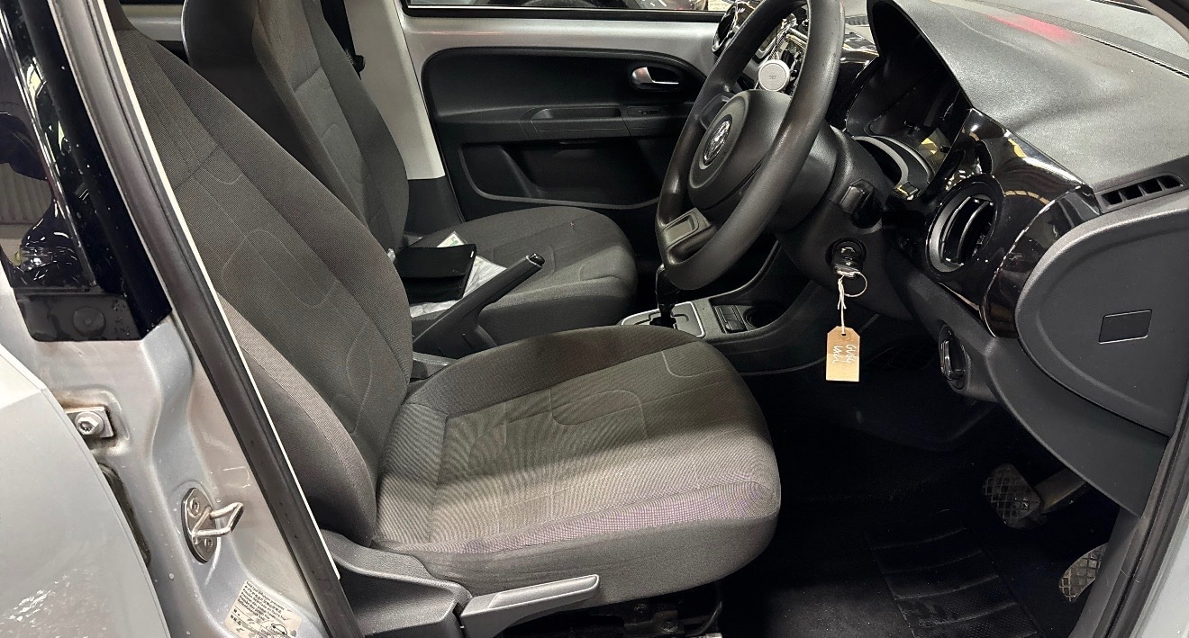 Used Volkswagen up! 2015 for sale - 78004181: Photo 2