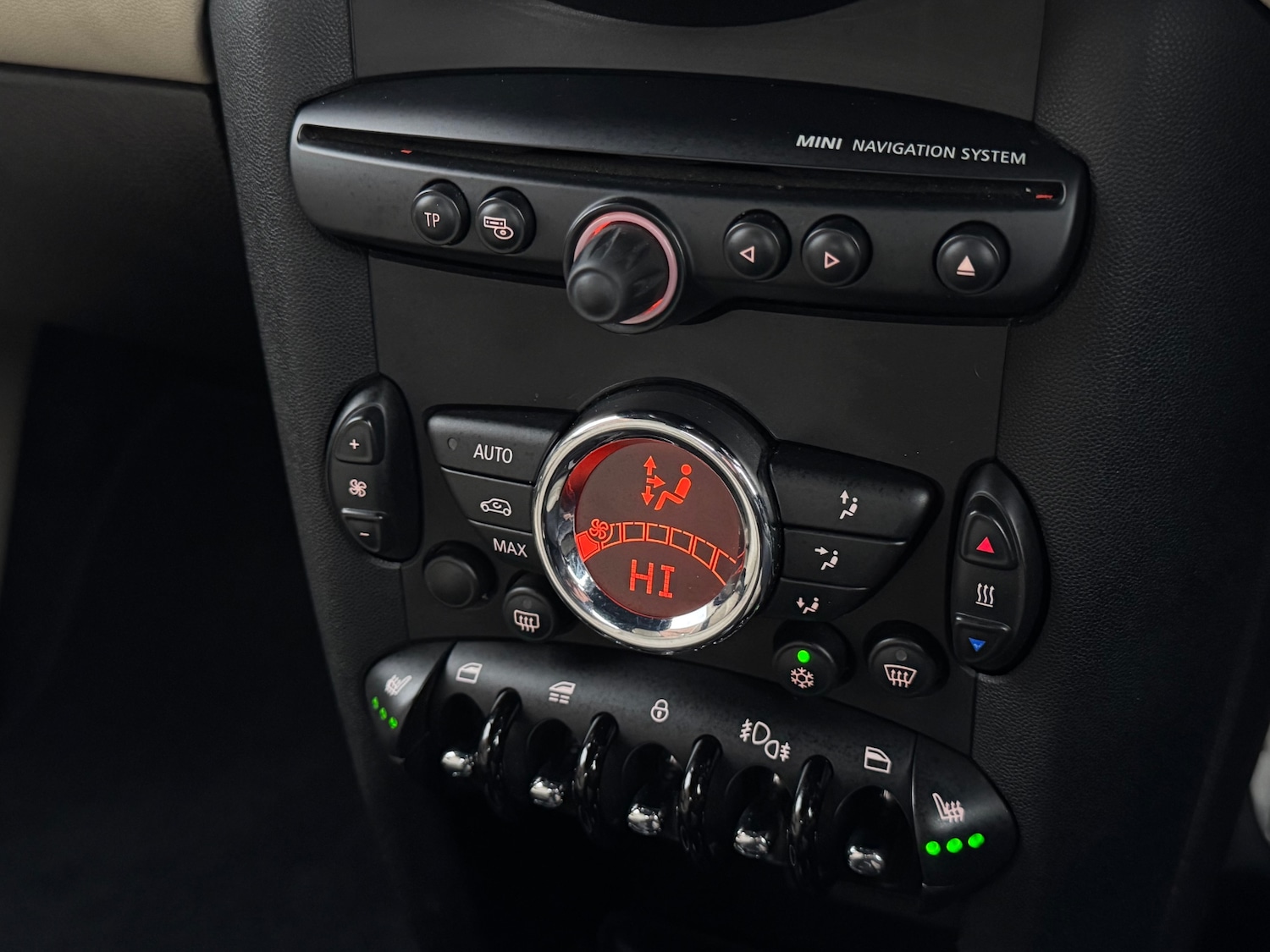 Used MINI Convertible 2011 for sale - 78204355: Photo 23