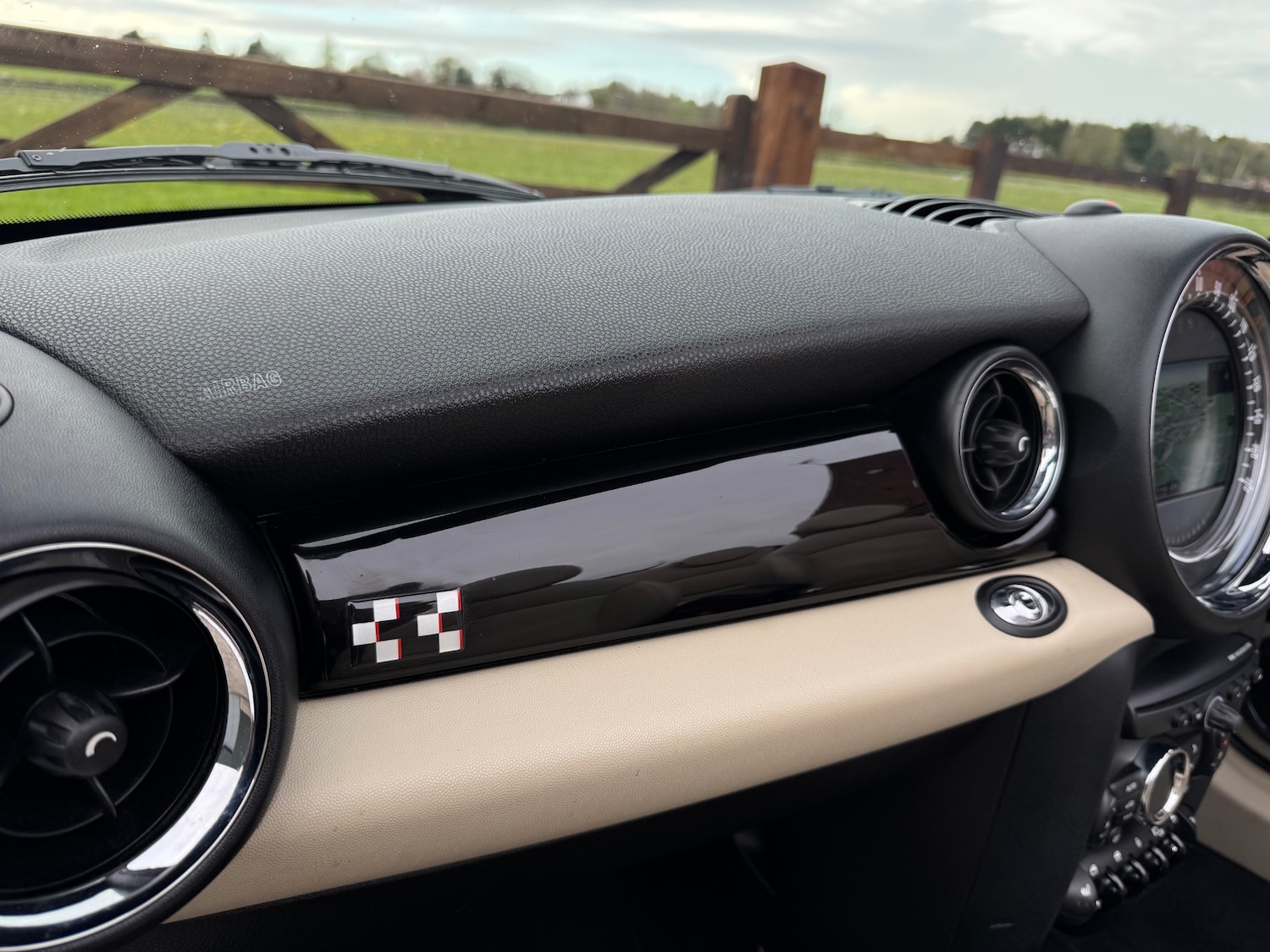 Used MINI Convertible 2011 for sale - 78204355: Photo 5