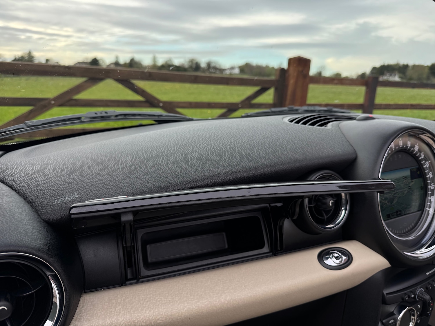 Used MINI Convertible 2011 for sale - 78204355: Photo 6