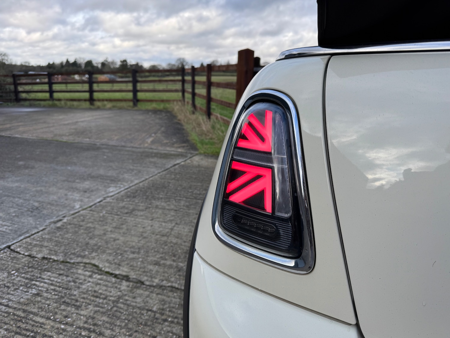 Used MINI Convertible 2009 for sale - 77261875: Photo 12