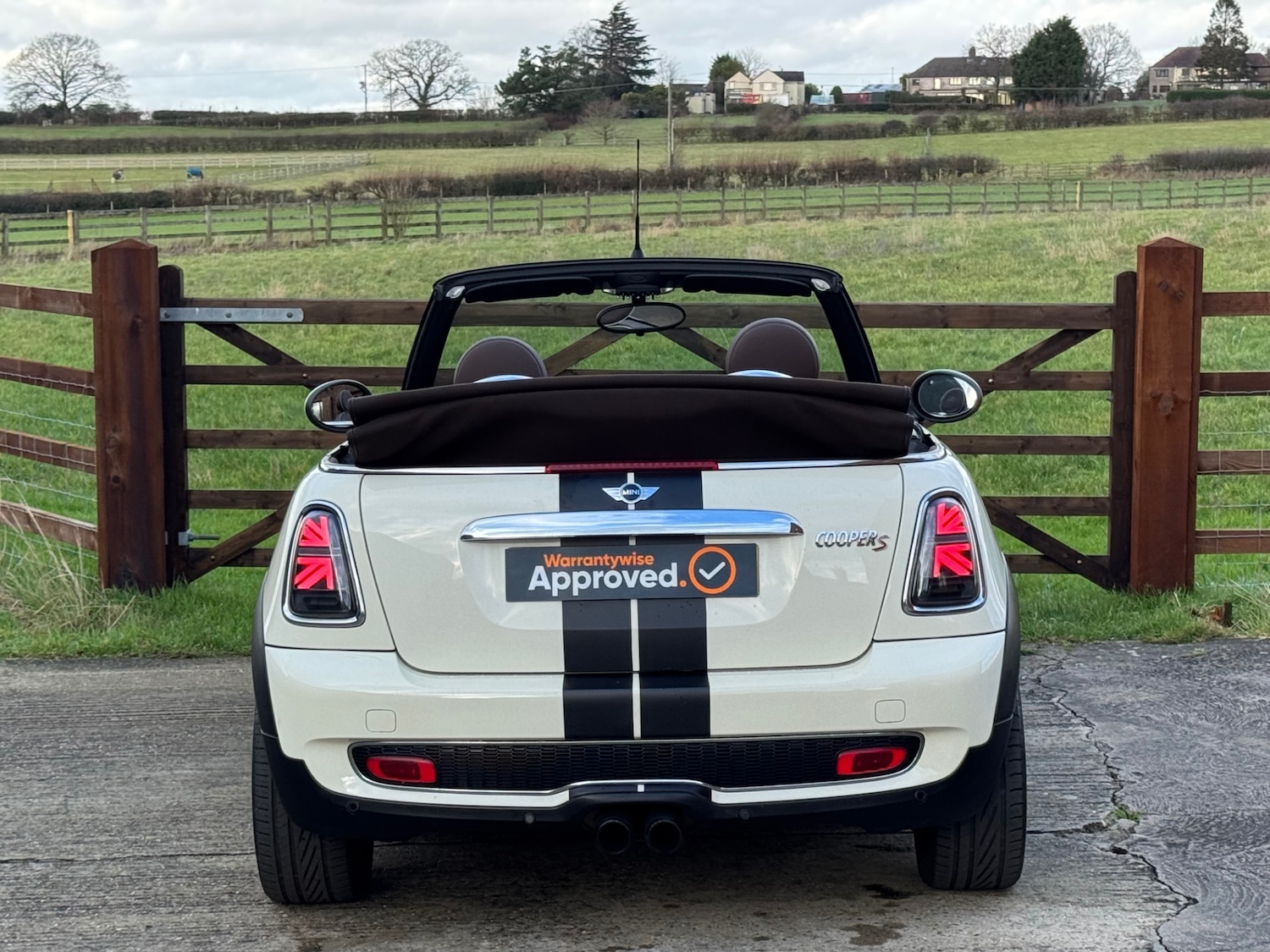 Used MINI Convertible 2009 for sale - 77261875: Photo 17