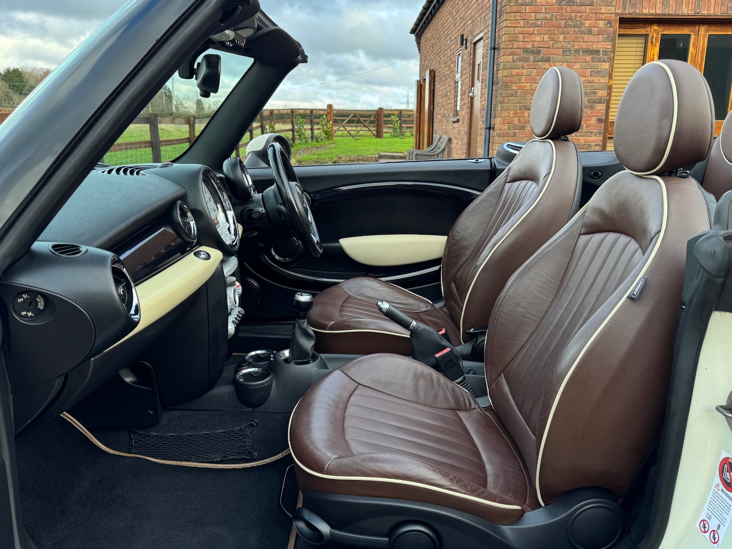 Used MINI Convertible 2009 for sale - 77261875: Photo 2