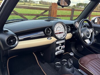 Used MINI Convertible 2009 for sale - 77261875: Photo