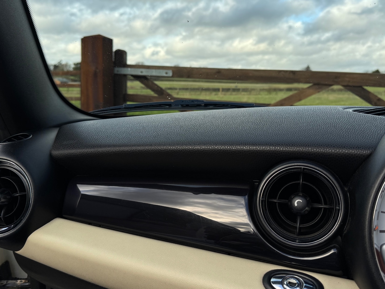 Used MINI Convertible 2009 for sale - 77261875: Photo 5