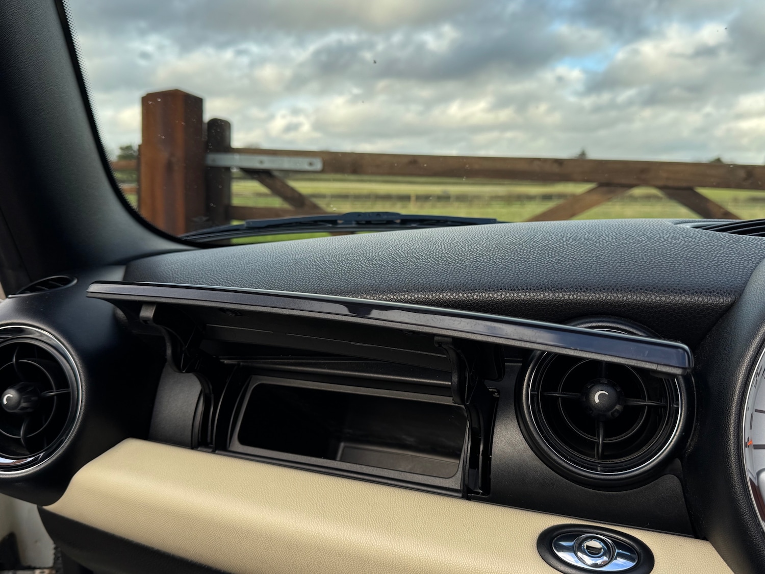 Used MINI Convertible 2009 for sale - 77261875: Photo 6