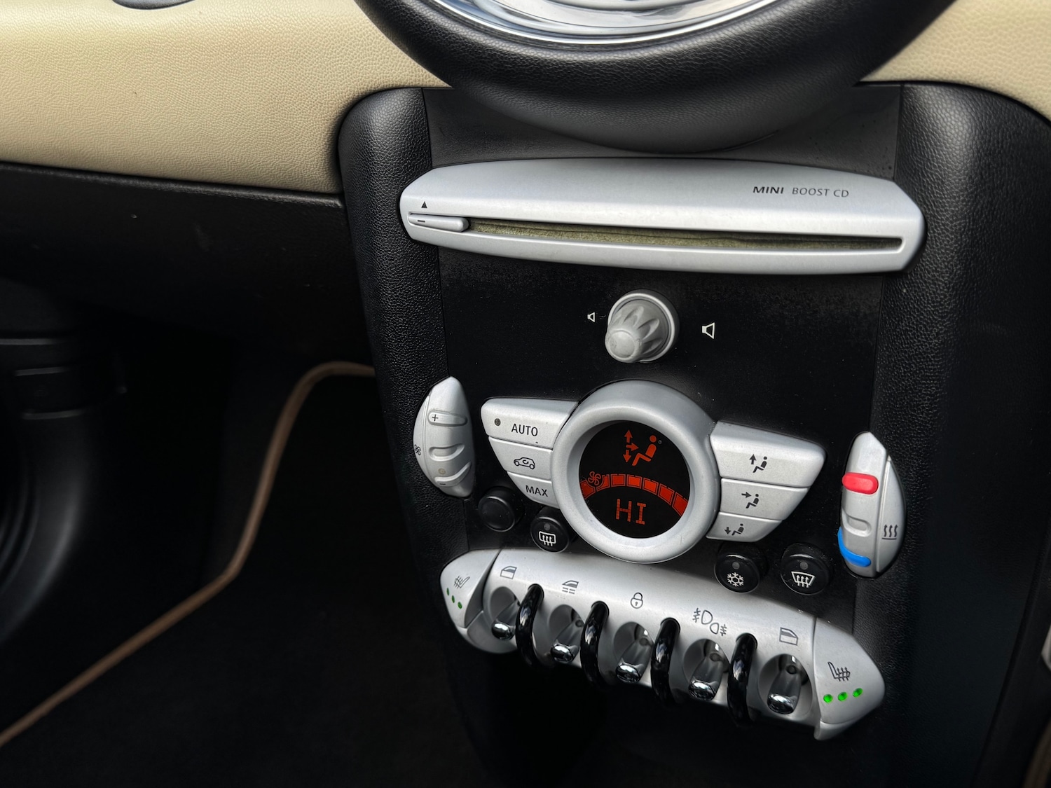 Used MINI Convertible 2009 for sale - 77261875: Photo 8