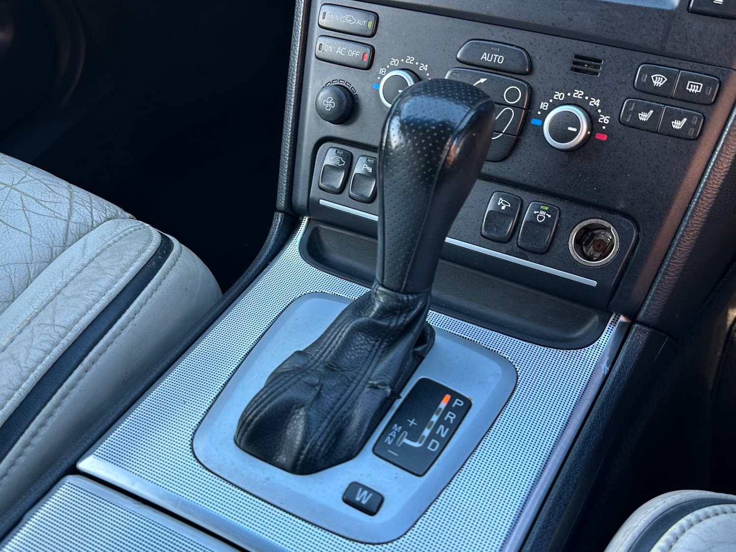 Used Volvo XC90 2011 for sale - 76784778: Photo 11