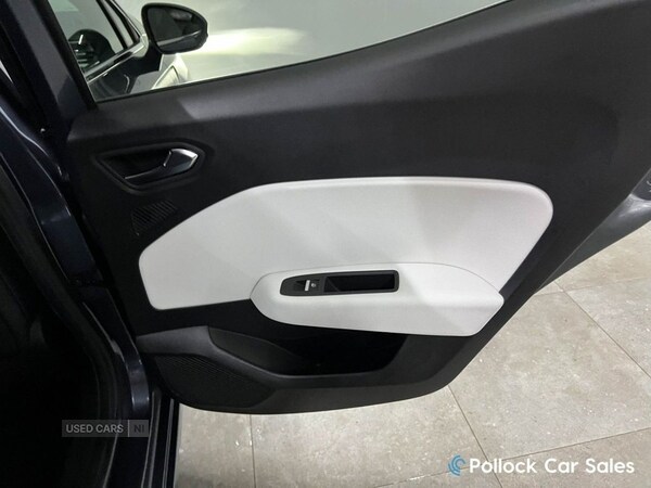 Used Renault Clio 2020 for sale - 76743843: Photo 37