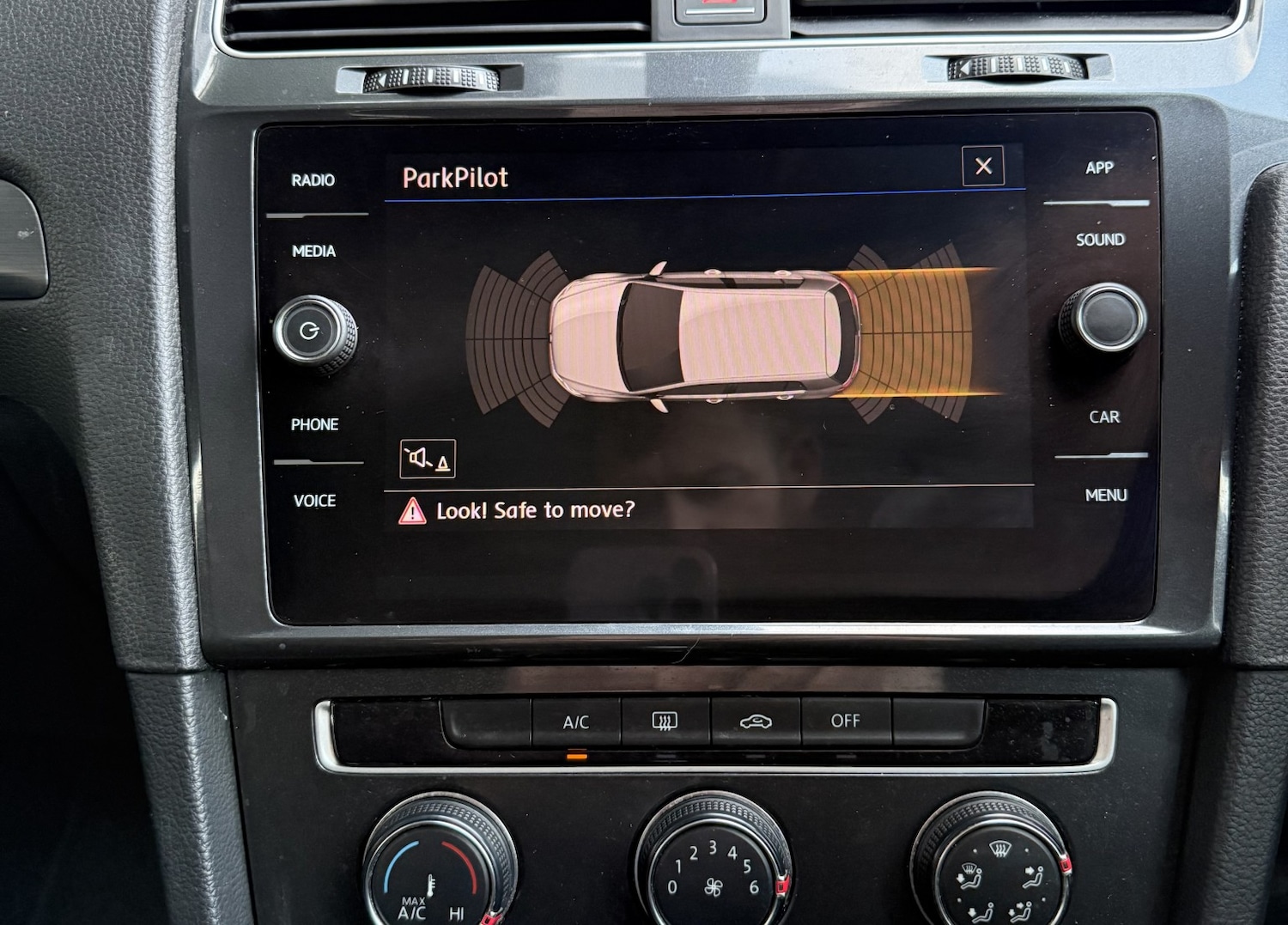 Used Volkswagen Golf 2017 for sale - 76968590: Photo 6