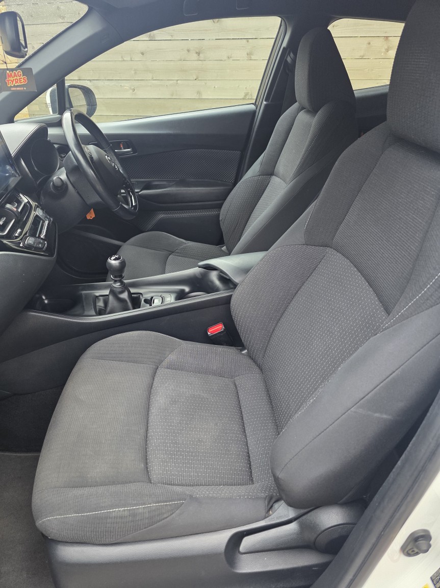 Used Toyota C-HR 2017 for sale - 77694287: Photo 2