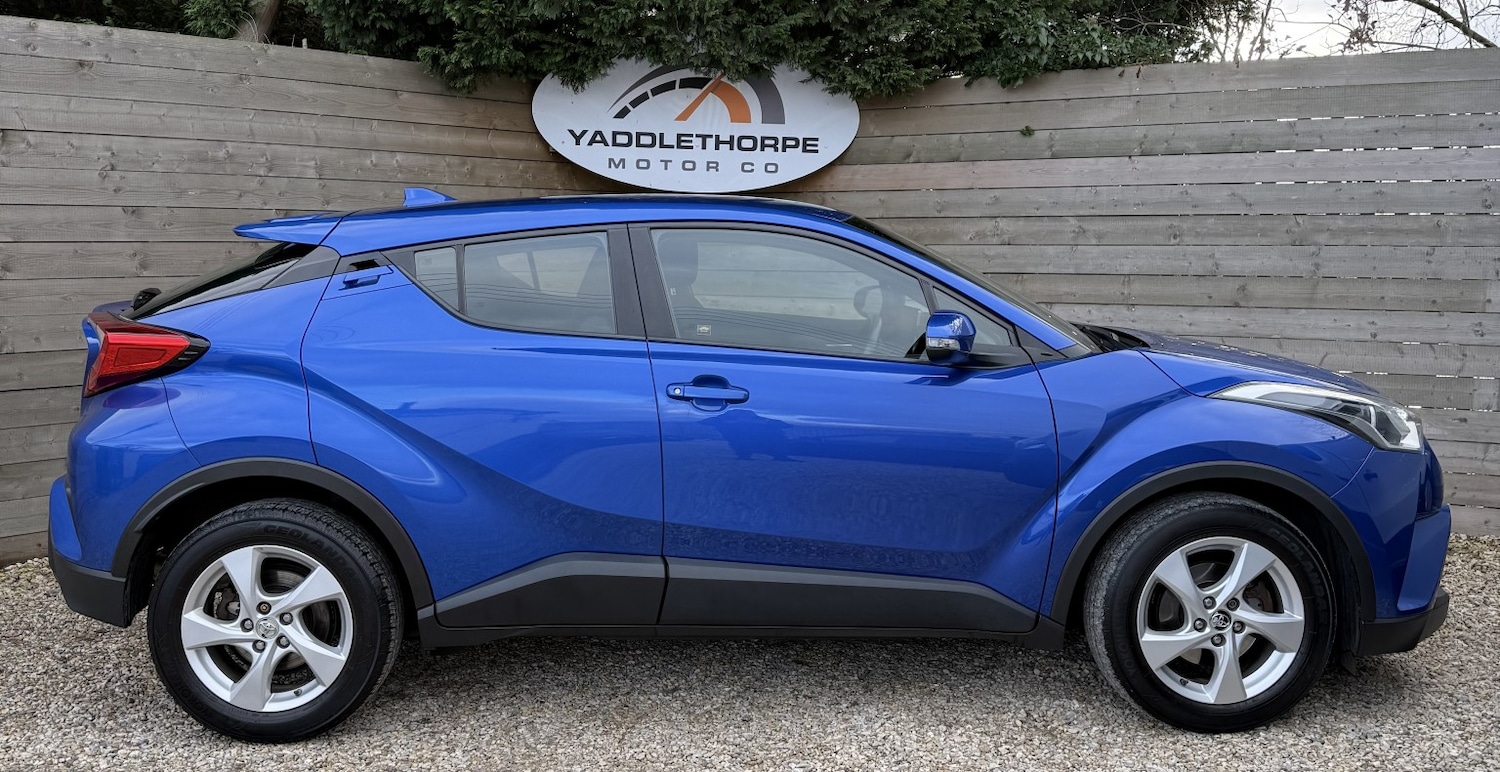 Used Toyota C-HR 2019 for sale - 77038940: Photo 2