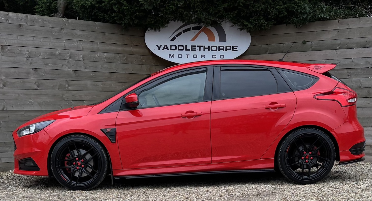 Used Ford Focus 2015 for sale - 76863869: Photo 3