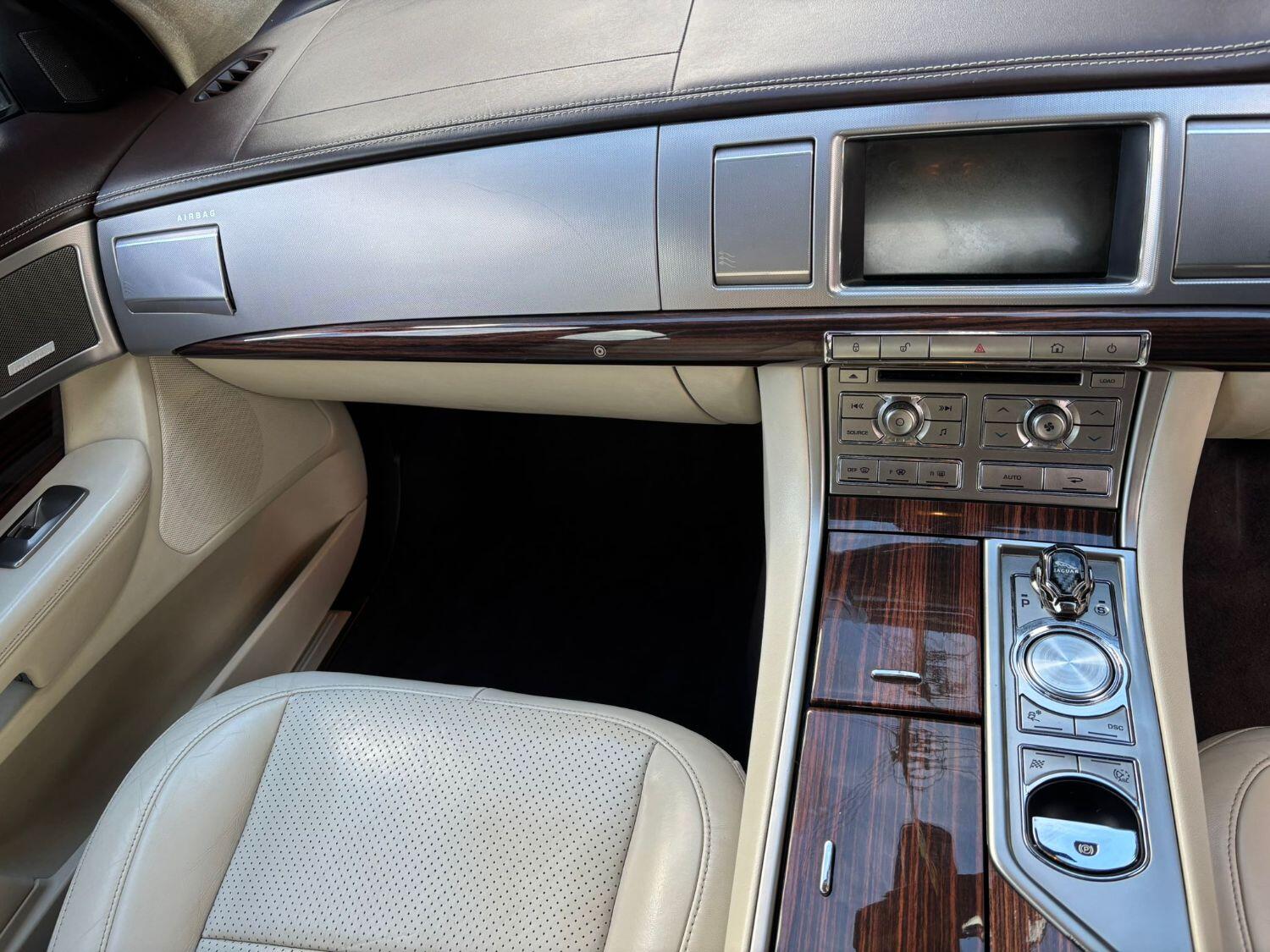 Used Jaguar XF 2009 for sale - 76376881: Photo 10