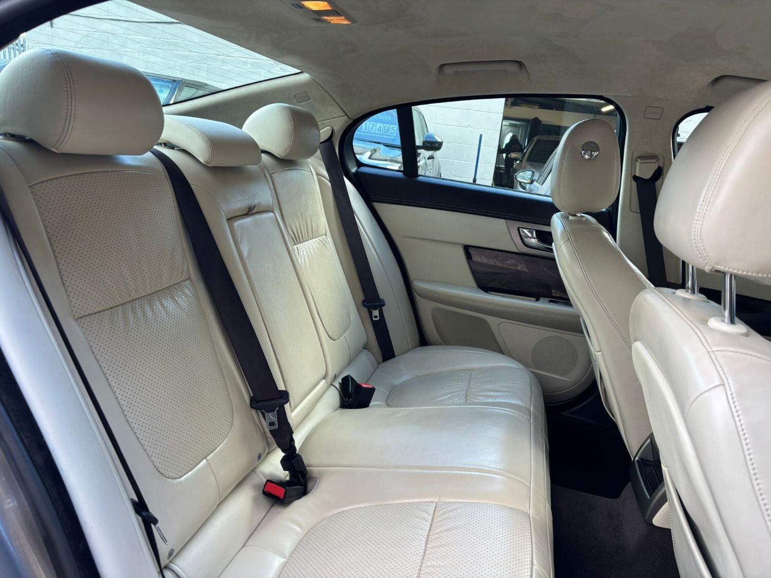 Used Jaguar XF 2009 for sale - 76376881: Photo 9