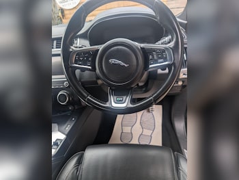 Used Jaguar E-Pace 2019 for sale - 76769309: Photo