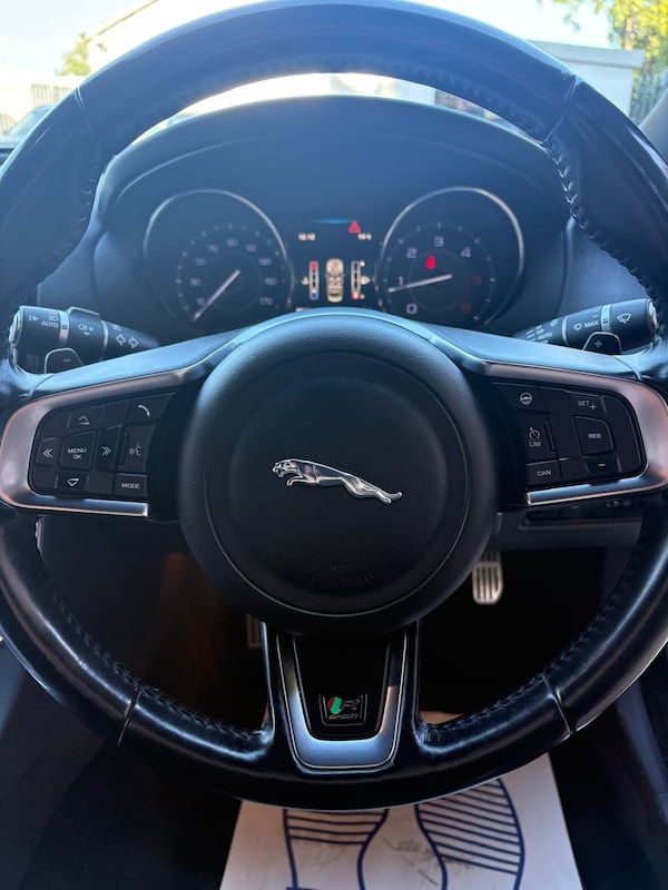 Used Jaguar XE 2016 for sale - 76313888: Photo 7