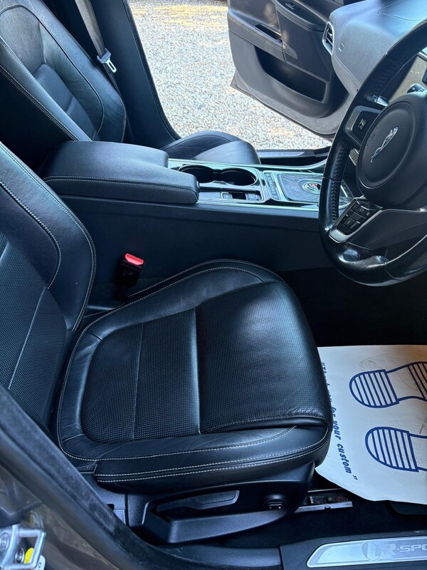 Used Jaguar XE 2016 for sale - 76313888: Photo 9