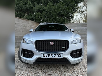 Used Jaguar F-Pace 2017 for sale - 76656076: Photo