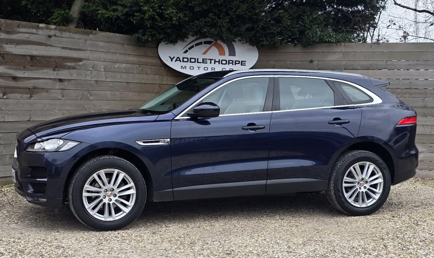 Used Jaguar F-Pace 2016 for sale - 77494681: Photo 2