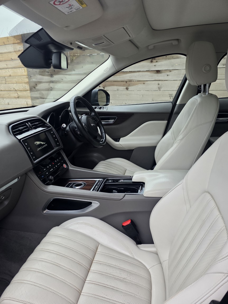 Used Jaguar F-Pace 2016 for sale - 77494681: Photo 4