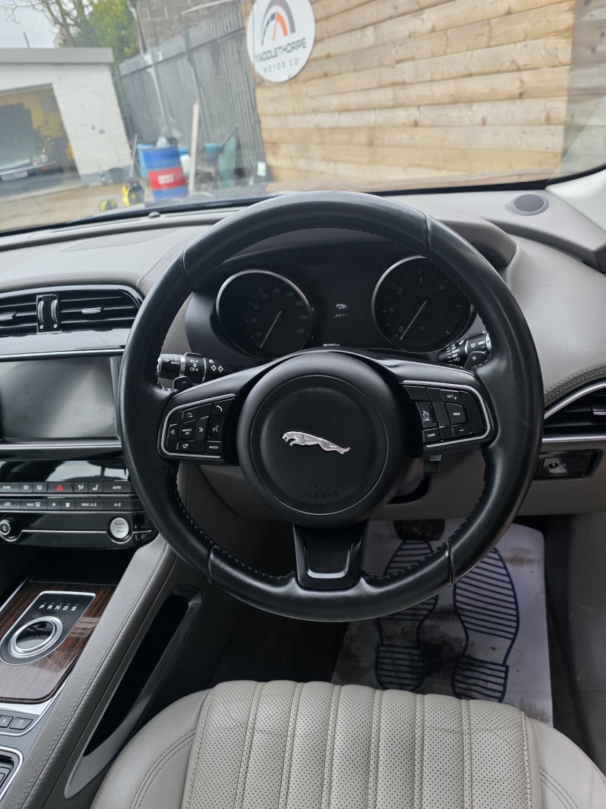 Used Jaguar F-Pace 2016 for sale - 77494681: Photo 6