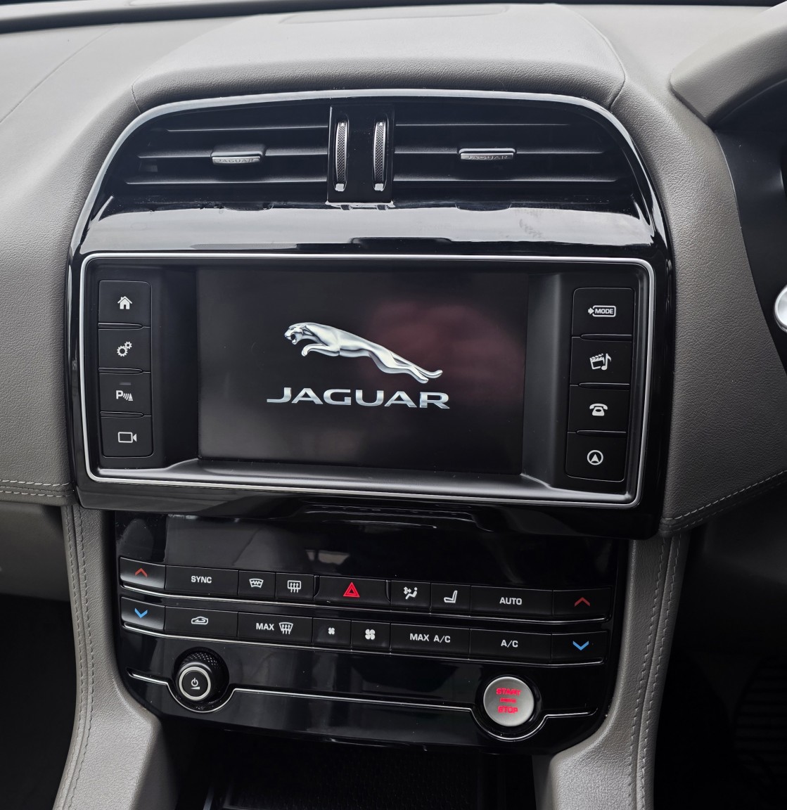 Used Jaguar F-Pace 2016 for sale - 77494681: Photo 8