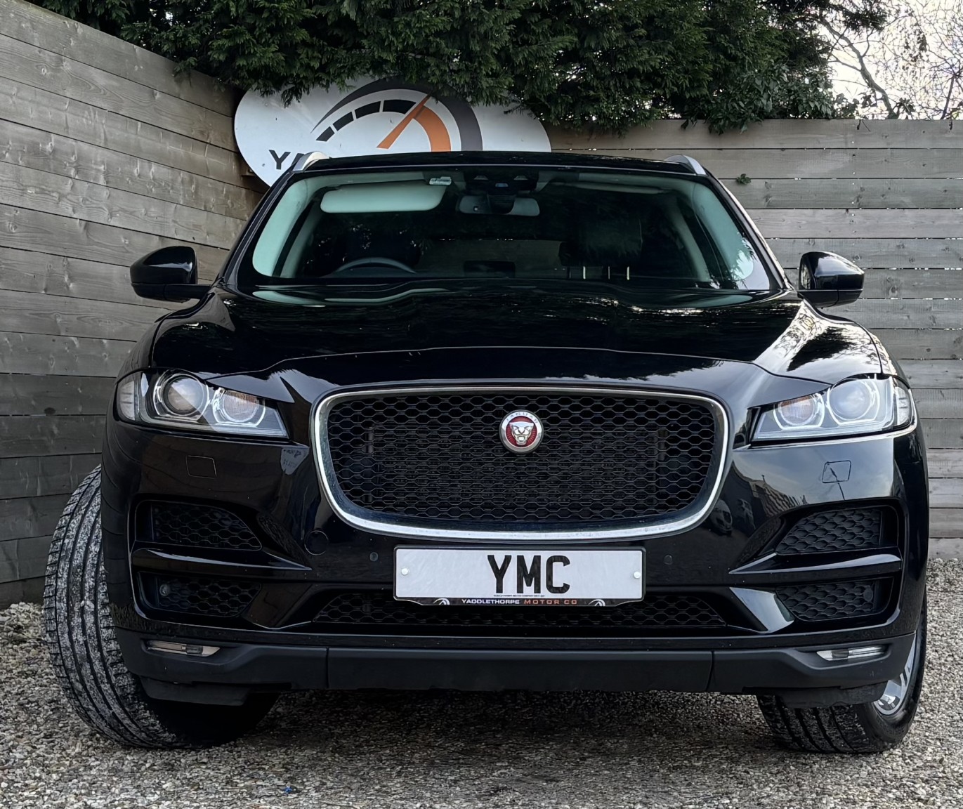 Used Jaguar F-Pace 2017 for sale - 77319806: Photo 2