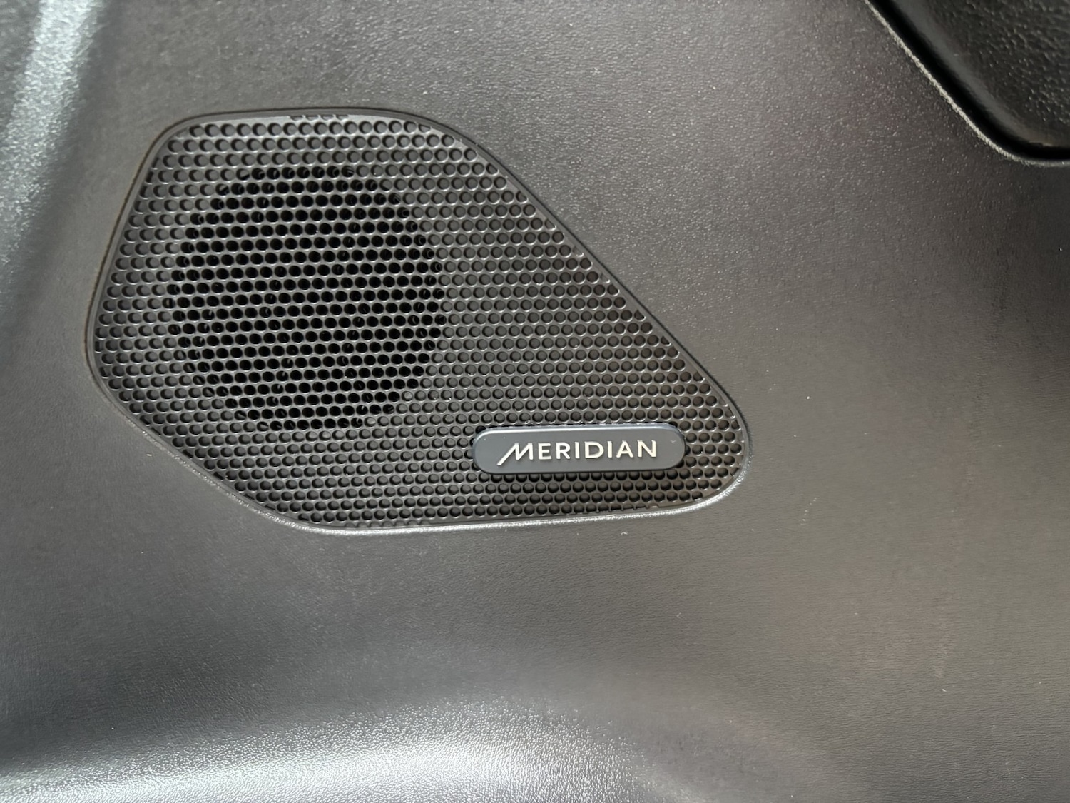 Used Jaguar F-Pace 2018 for sale - 76748269: Photo 15