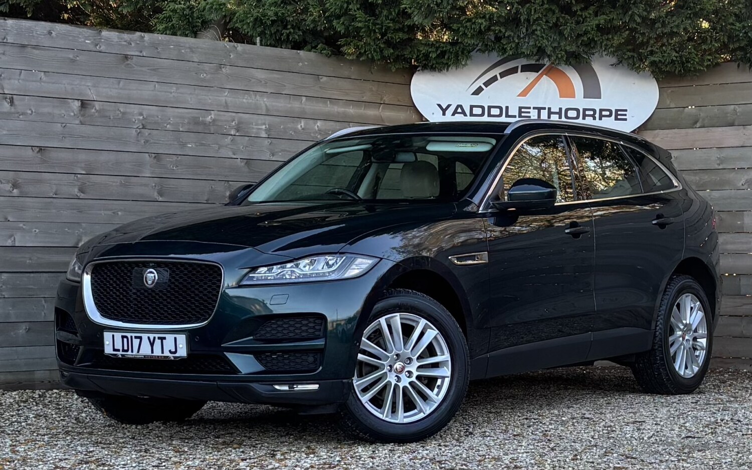 Used Jaguar F-Pace 2017 for sale - 76571170: Photo 1