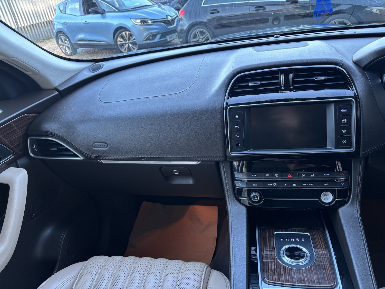 Used Jaguar F-Pace 2017 for sale - 76571170: Photo 10