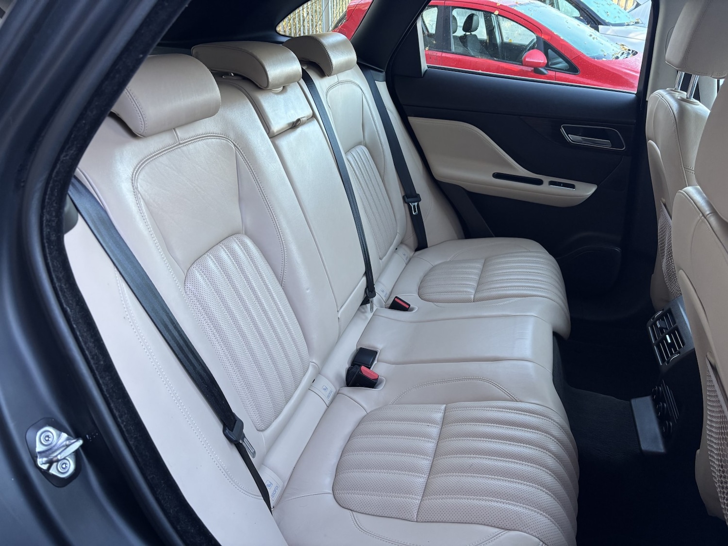 Used Jaguar F-Pace 2017 for sale - 76571170: Photo 12