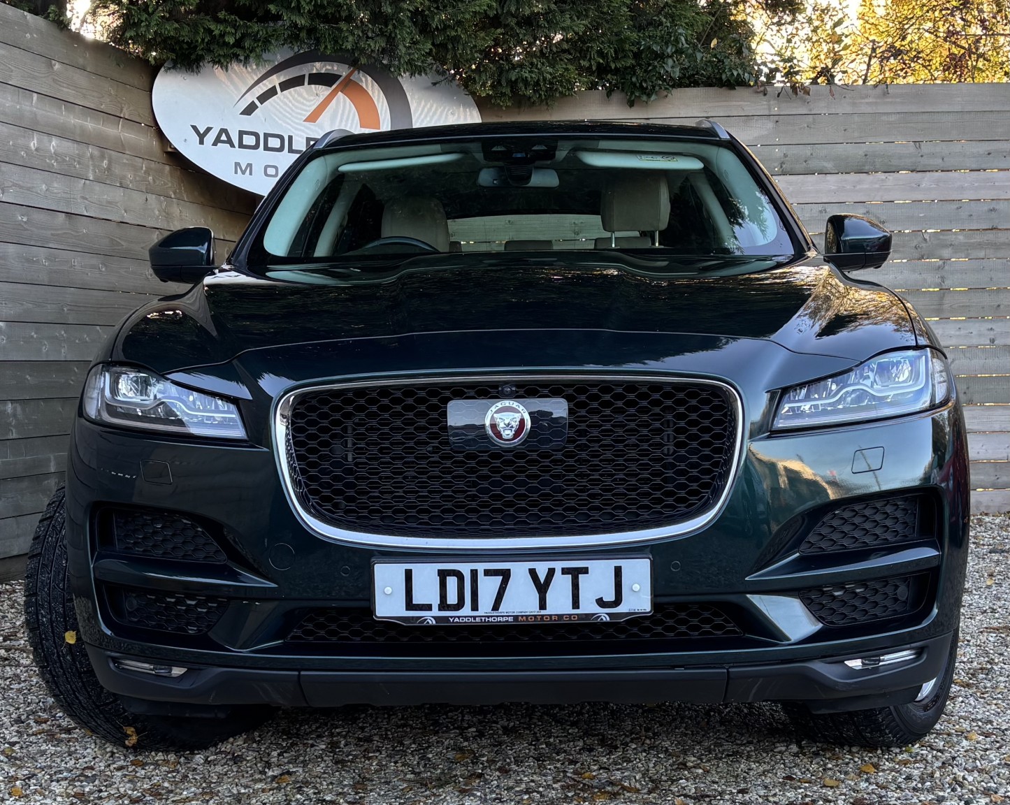 Used Jaguar F-Pace 2017 for sale - 76571170: Photo 2