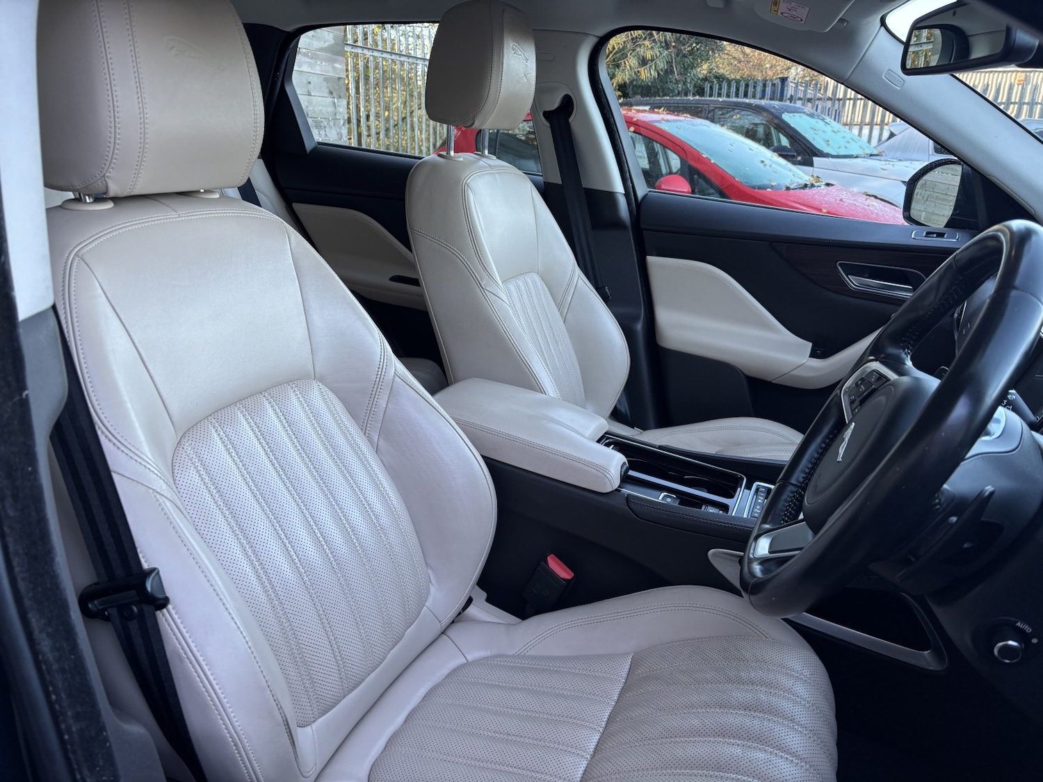 Used Jaguar F-Pace 2017 for sale - 76571170: Photo 6