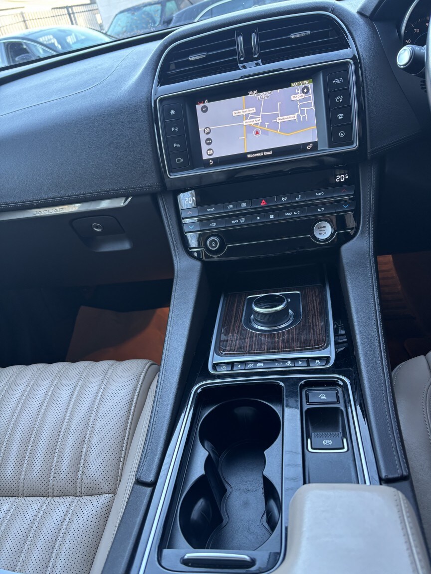 Used Jaguar F-Pace 2017 for sale - 76571170: Photo 7