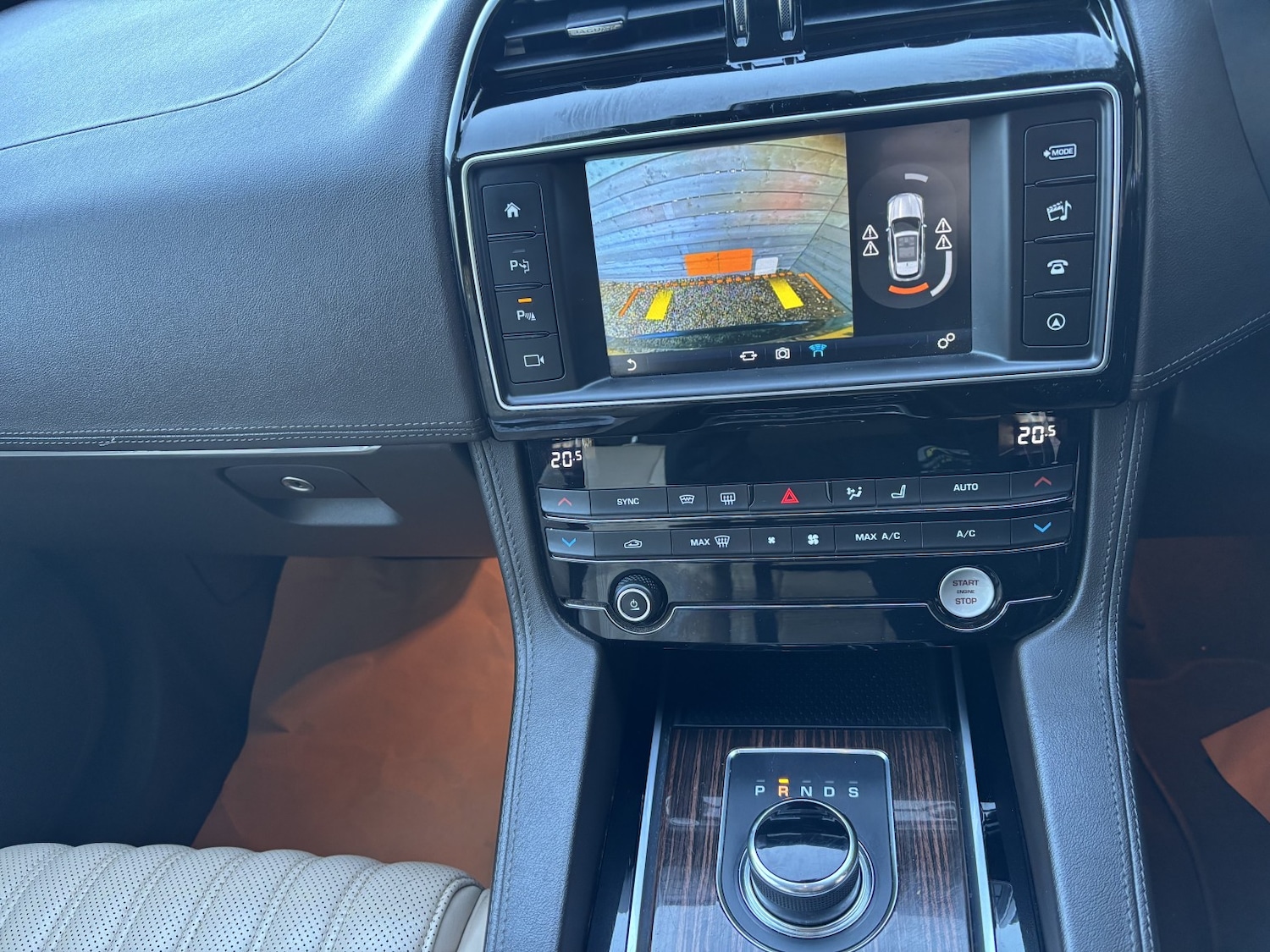 Used Jaguar F-Pace 2017 for sale - 76571170: Photo 8