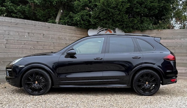 Used Porsche Cayenne 2010 for sale - 76313977: Photo 2